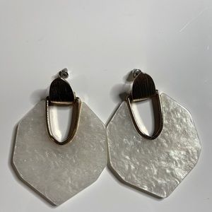 REVOLVE-Pearl and gold chunky earrings